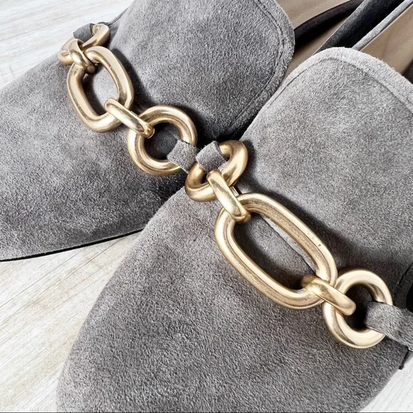 ✖️SOLD✖️•ANN TAYLOR• Gray Suede Cordelia Pumps w/Chain Detail - Picture 9 of 13